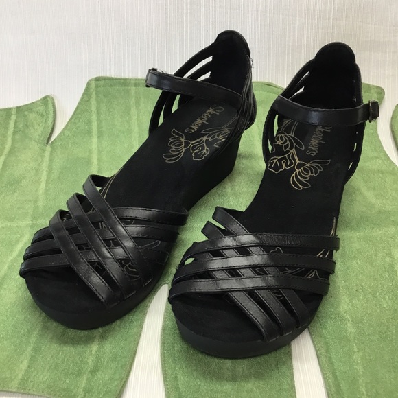 Skechers Shoes - Skechers Looks Comfortable Wedges